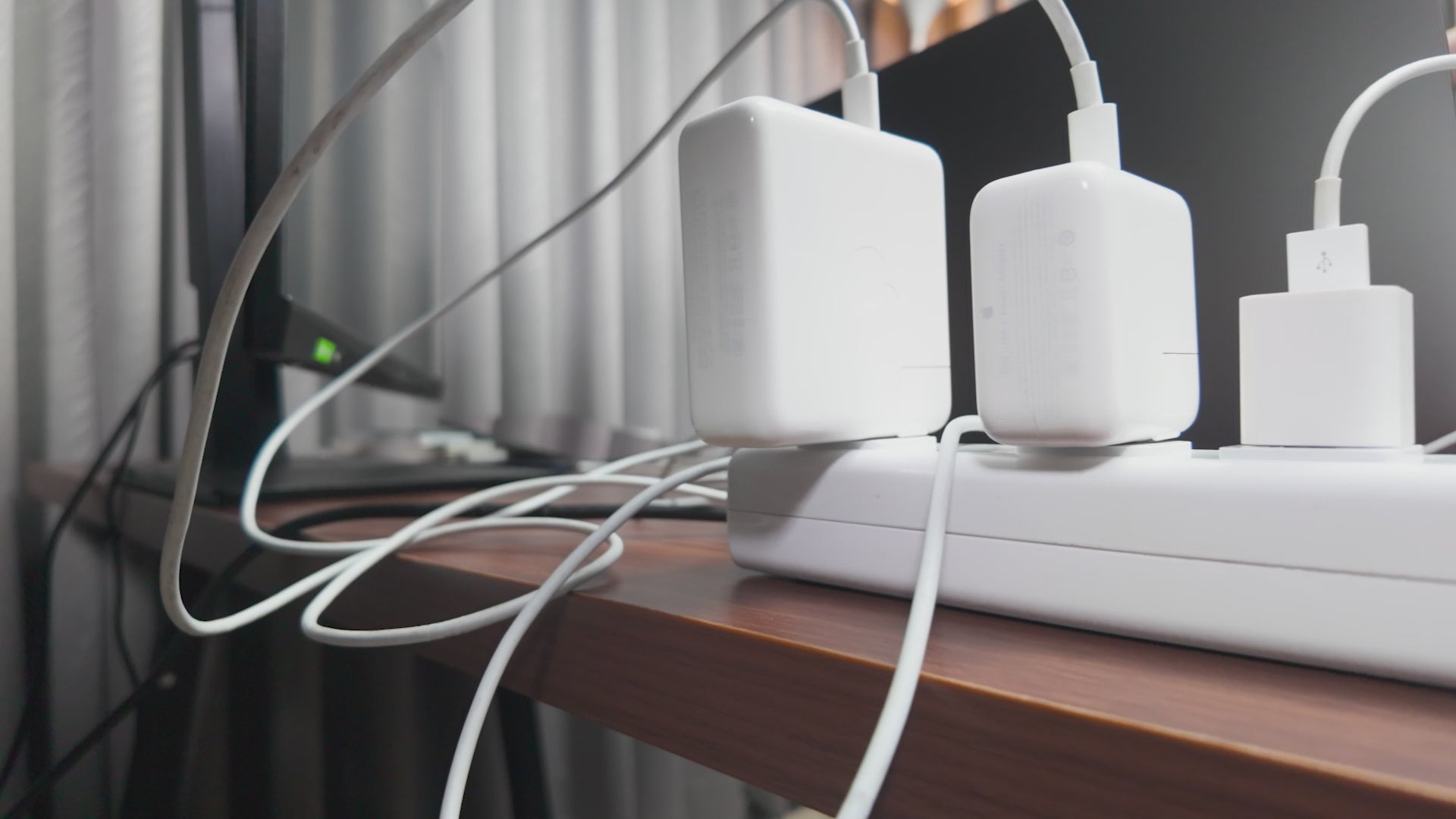 AVERMEDIA USBハブ CORE GO GC313WH [ホワイト] GC313 CORE GO Portable Charger for Nintendo Switch-White